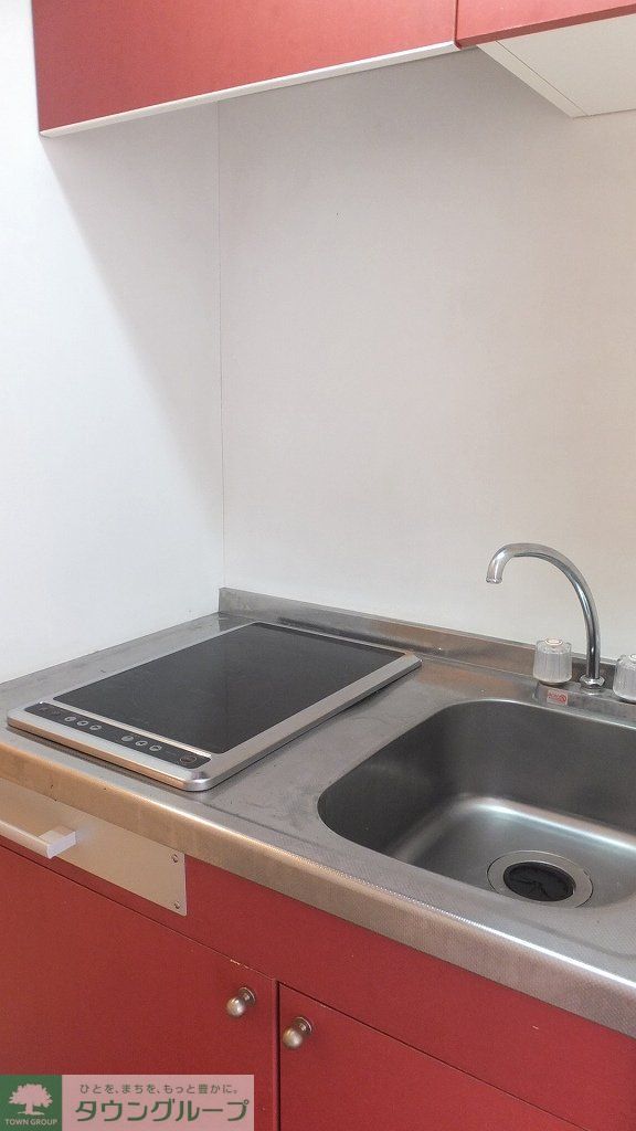 キッチン　2口の電気コンロ付き