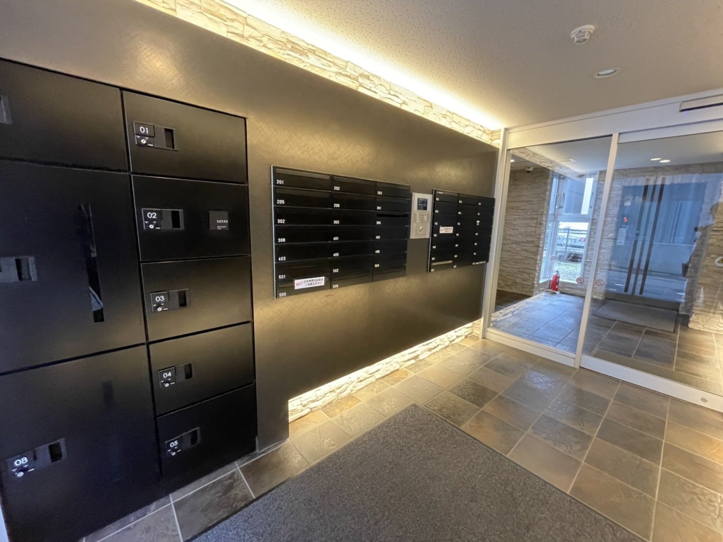 エントランス　高級感のあるエントランスです☆