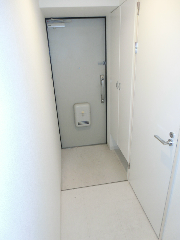 玄関　※同物件の参考写真です