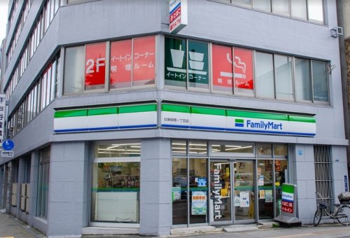 コンビニ　ファミリーマート 台東柳橋一丁目店（コンビニ）まで192m