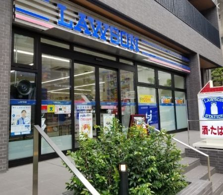 コンビニ　ローソン文京サッカー通り店（コンビニ）まで136m