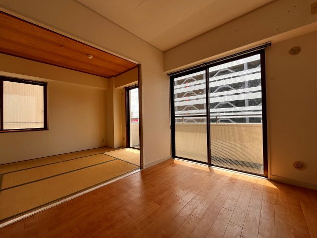その他部屋・スペース　開放的な寝室です