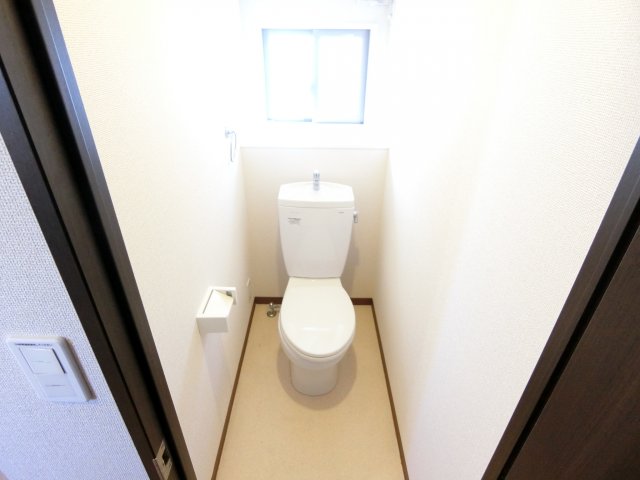 トイレ　同施工会社の類似写真