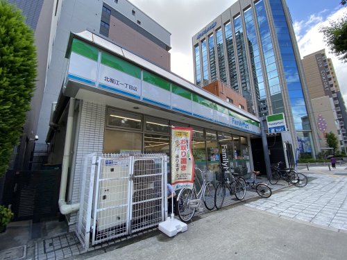 コンビニ　ファミリーマート（コンビニ）まで80m