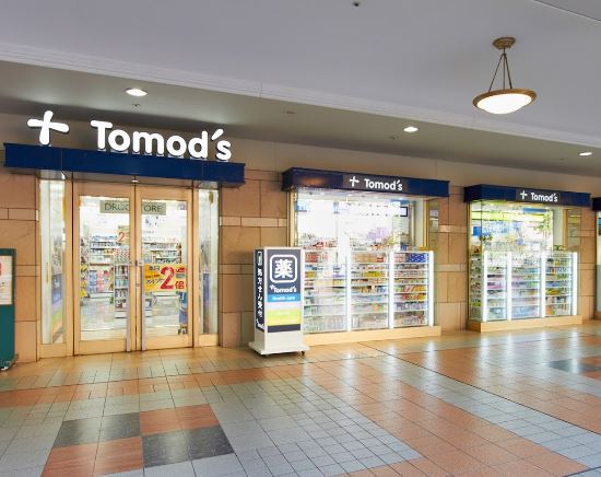 ドラックストア　トモズ 恵比寿 ガーデンプレイス店（ドラッグストア）まで73m