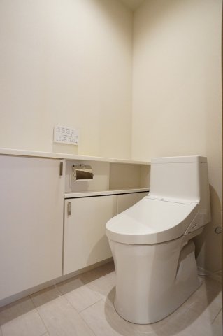 トイレ　暖房洗浄便座付きトイレです