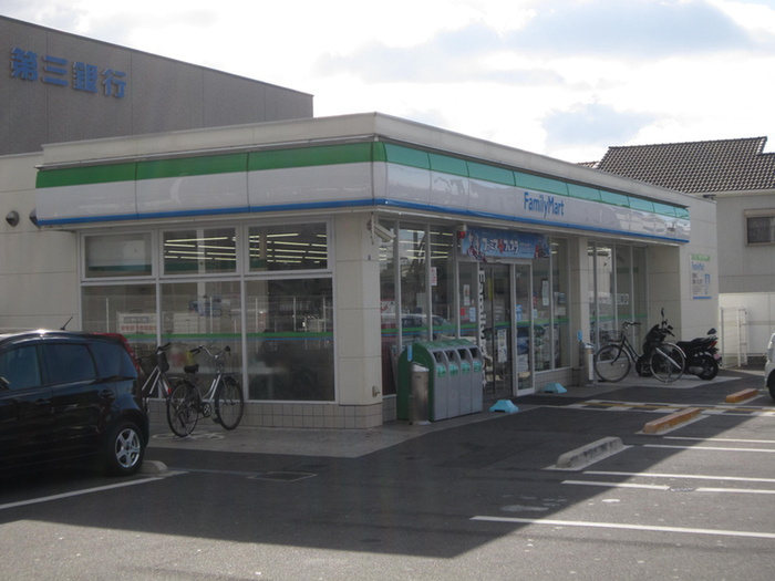 コンビニ　ファミリーマート（コンビニ）まで76m