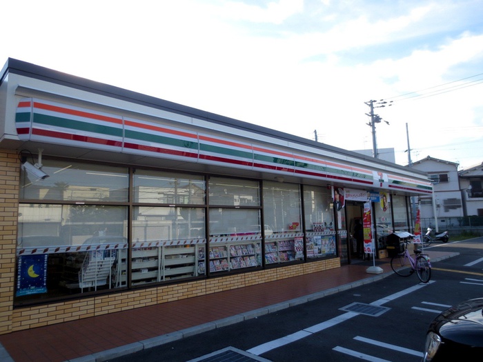 コンビニ　セブンイレブン（コンビニ）まで276m