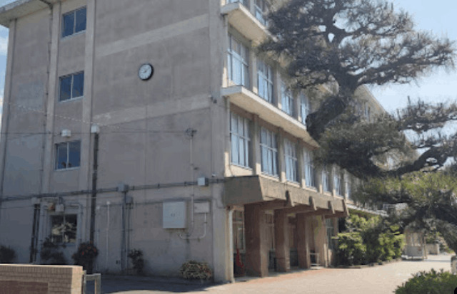 中学校　浜松市立南部中学校（中学校）まで1074m