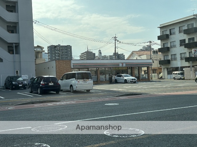 コンビニ　セブンイレブン（コンビニ）まで883m