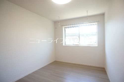 その他部屋・スペース　洋室には収納スペースがあるので、お部屋を広く使うことができま