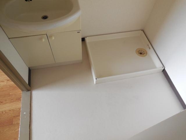 その他設備　洗濯機置場には防水パンがしっかり用意されています。