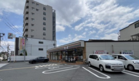 コンビニ　セブンイレブン内代店（コンビニ）まで221m