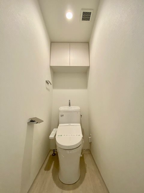 トイレ　収納付き