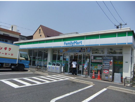 コンビニ　ファミリーマート広島皆実町店（コンビニ）まで388m