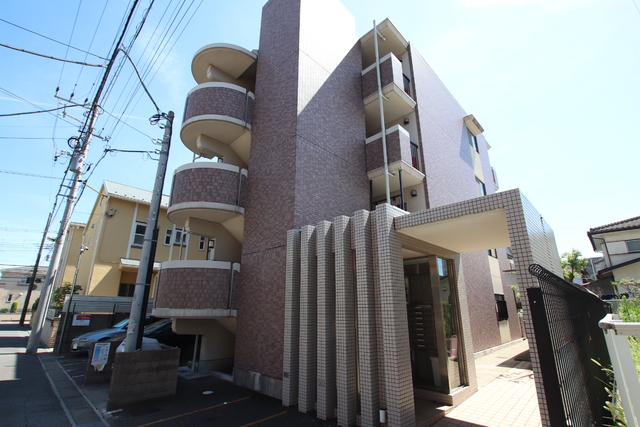 建物外観　オートロック付でセキュリティ面も安心♪