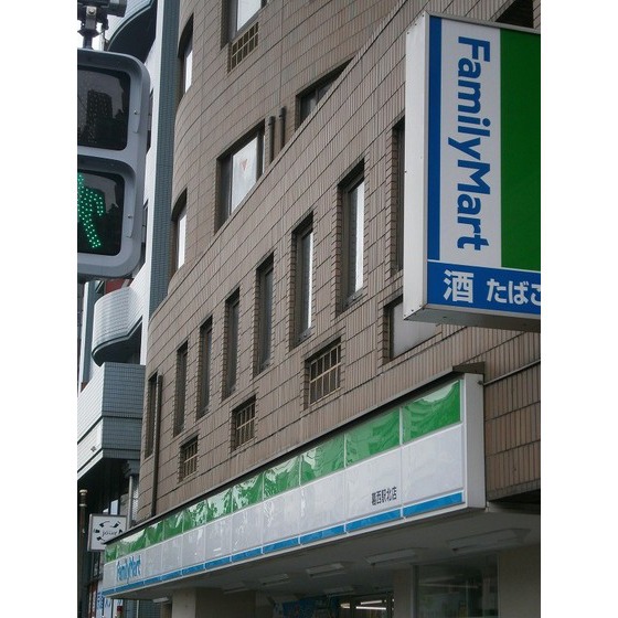 コンビニ　ファミリーマート（コンビニ）まで24m