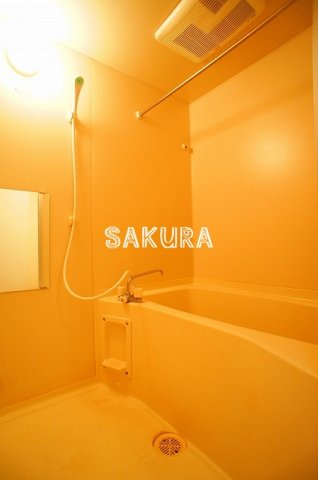 バス・シャワールーム　雨の日でも安心の浴室乾燥機付きです♪