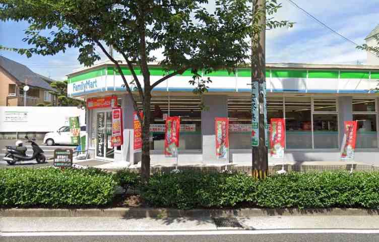 コンビニ　ファミリーマート（コンビニ）まで1907m