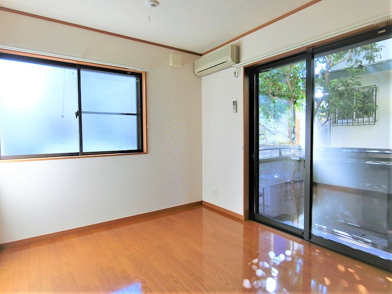 居室・リビング　東南の角部屋　二面採光のお部屋です