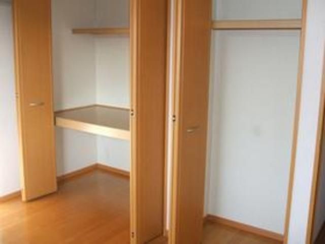 その他設備　♪ウォークイン以外にもしっかり収納付き♪