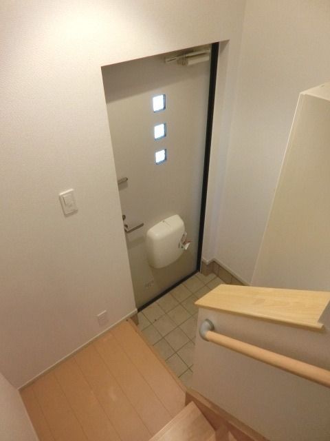 玄関　玄関は１階にございます