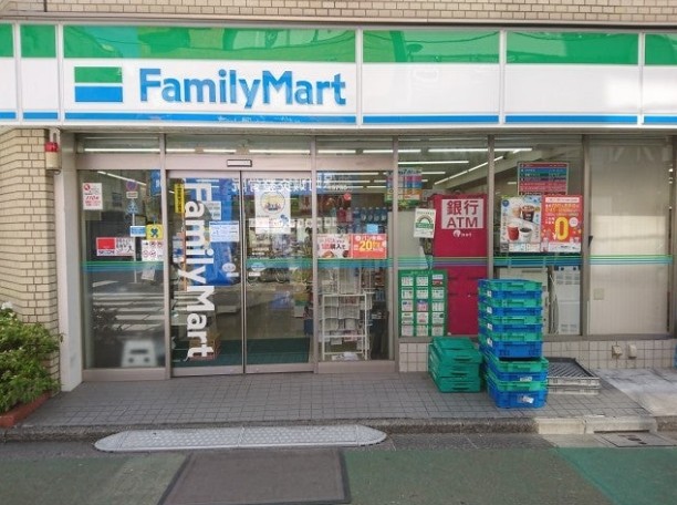 コンビニ　ファミリーマート神田神保町一丁目店（コンビニ）まで109m
