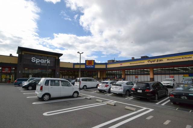ドラックストア　マツモトキヨシ広島御幸の杜店（ドラッグストア）まで1076m
