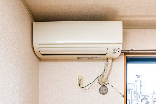 その他設備　エアコン 写真は同じ建物内の別のお部屋の物です。色、仕様は異