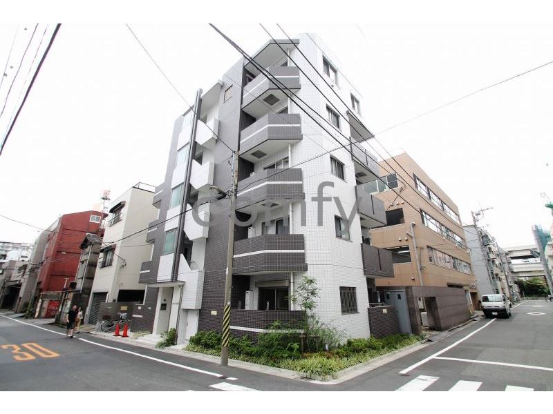 建物外観　タイル貼りの重厚感のある外観