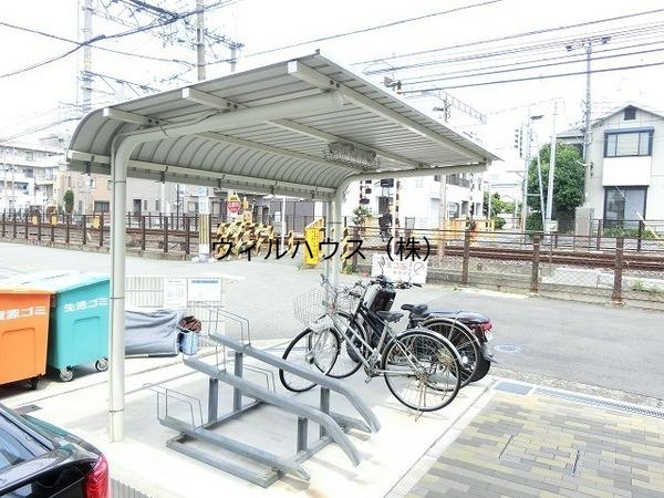 エントランス　屋根付き駐輪場！
