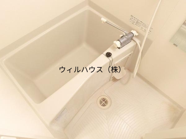 バス・シャワールーム　浴室乾燥機付きバス！
