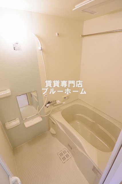 バス・シャワールーム　浴室乾燥機付きのお風呂！