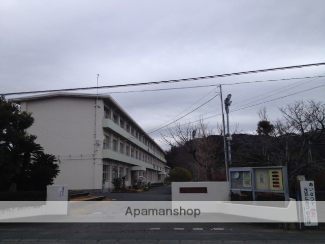 小学校　西郷小（小学校）まで851m