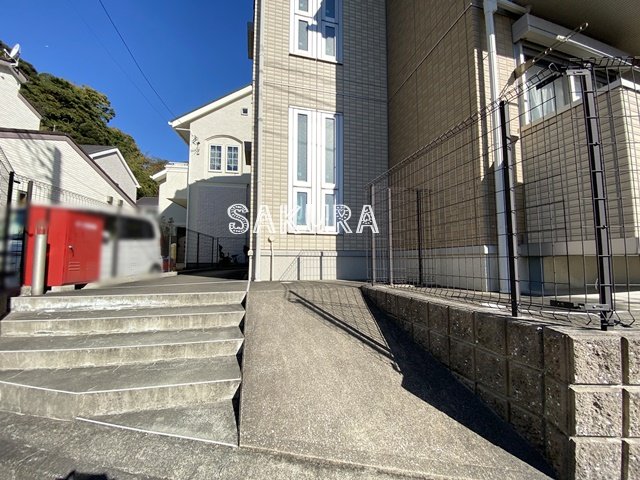 エントランス　帰りが楽しみになる重厚感あるエントランスです♪