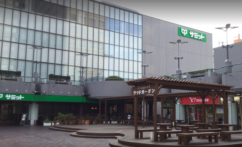 スーパー　サミットストアイースト21店（スーパー）まで747m