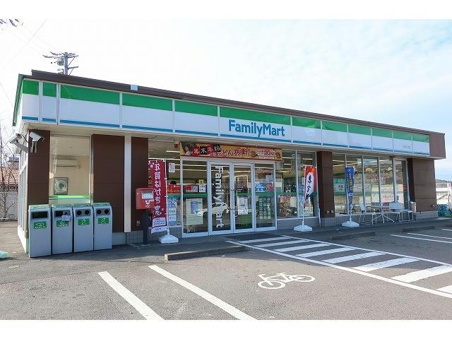 コンビニ　ファミリーマート（コンビニ）まで950m