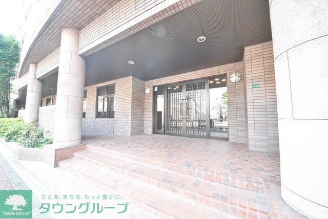セキュリティ　重厚感のあるエントランス