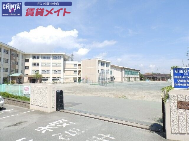 小学校　松阪市立港小学校（小学校）まで729m