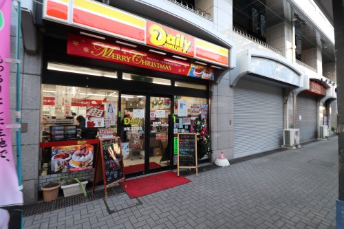 コンビニ　デイリーヤマザキ 浅草3丁目店（コンビニ）まで562m