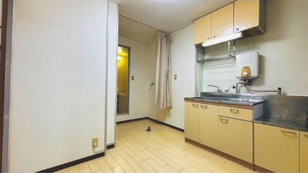 キッチン　別部屋反転間取の写真となります。参考にご覧くださいませ。