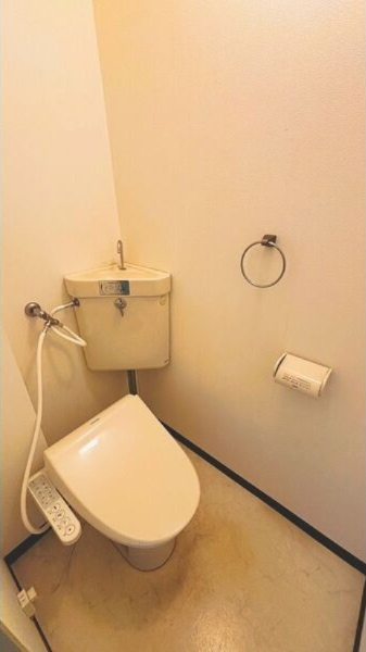 トイレ　別部屋反転間取の写真となります。参考にご覧くださいませ。