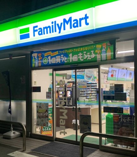コンビニ　ファミリーマート 西大泉四丁目店（コンビニ）まで789m