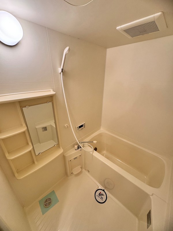 バス・シャワールーム　実際のお部屋は反転タイプとなります