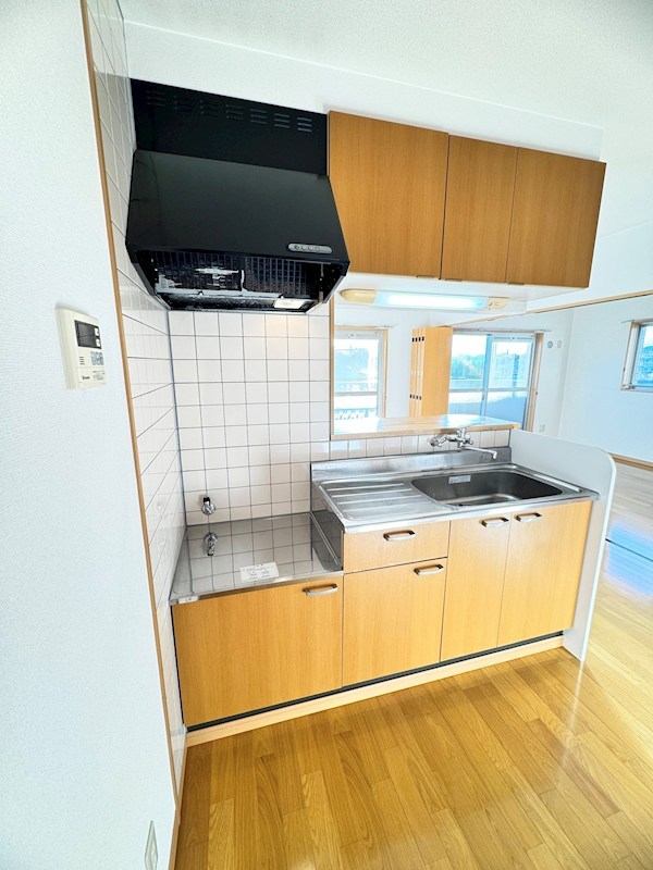 キッチン　実際のお部屋は反転タイプとなります