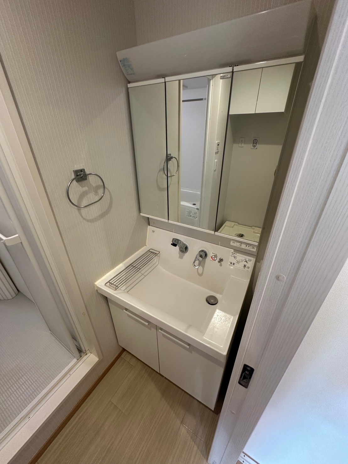 洗面設備　※同タイプ別の部屋の写真です