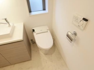 ベルファース目黒 201号室 2階のトイレ写真