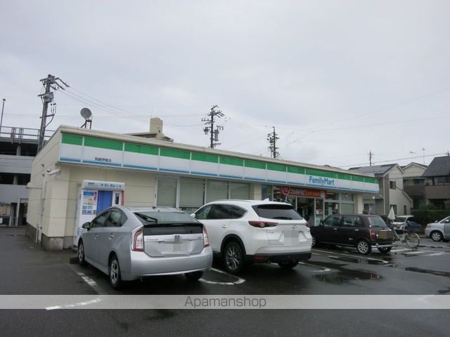 コンビニ　ファミリーマート　岡崎伊賀店（コンビニ）まで300m