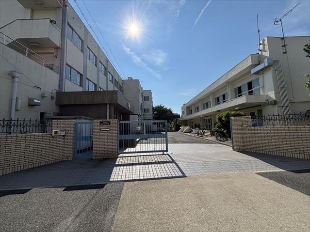 小学校　日吉小学校トワイライトスクール（小学校）まで22m