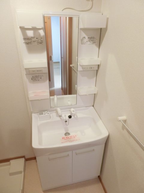 洗面設備　忙しい朝に便利な洗髪洗面化粧台